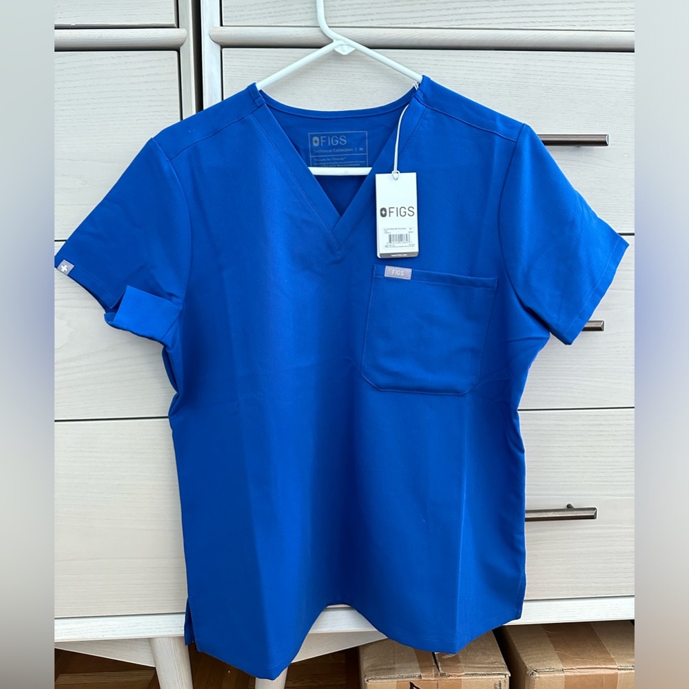 NWT Winning Blue Catarina Scrub Top Petite Medium